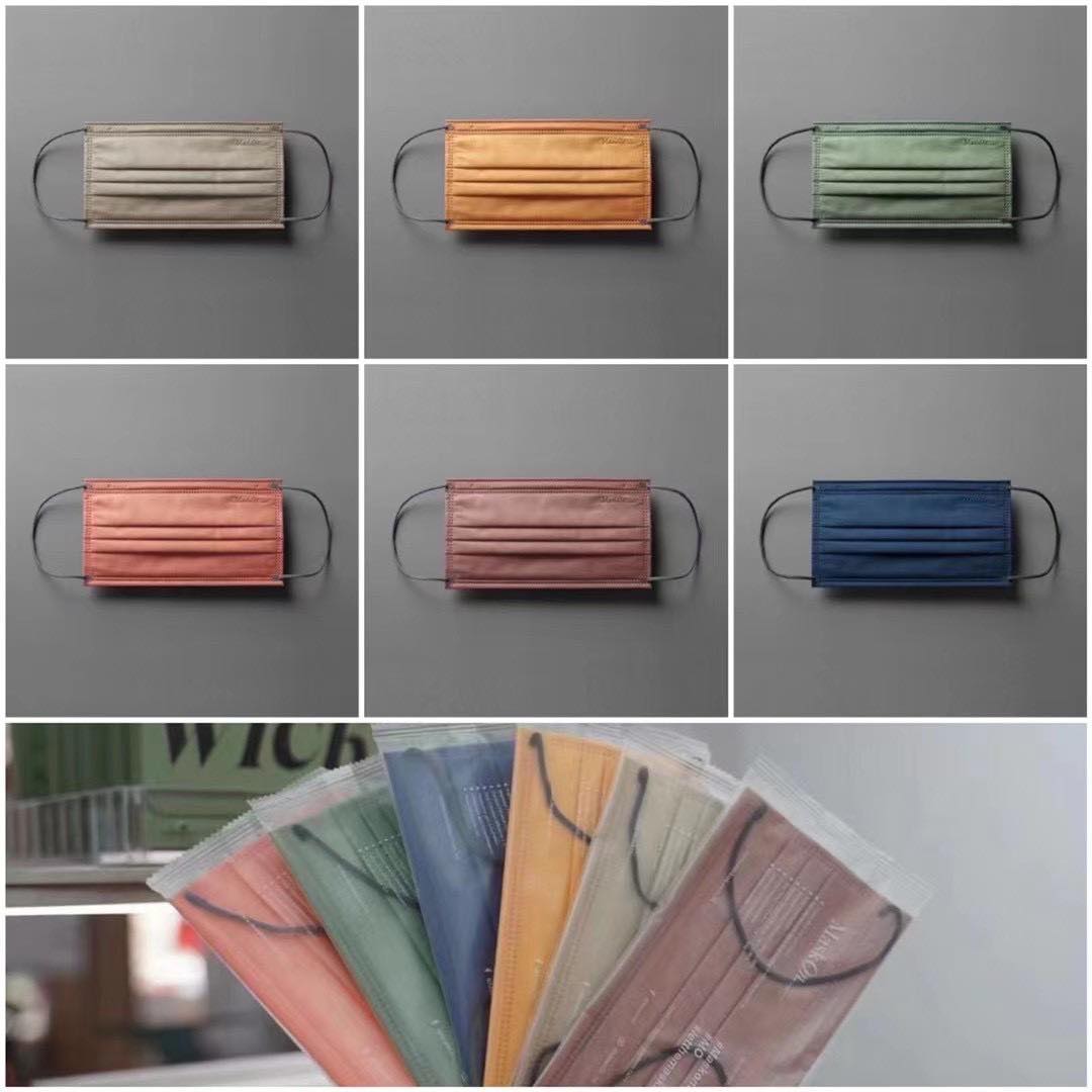 # 莫兰迪色系一次性口罩 优雅气质的莫兰迪色系一次性口罩男女都适用，相比起纯白/一般蓝白色口罩更具备了搭配OOTD功能，防疫期间也能很时髦！（参考价格 RM19.91 / 50pcs）>>> 【点击前往购买链接】