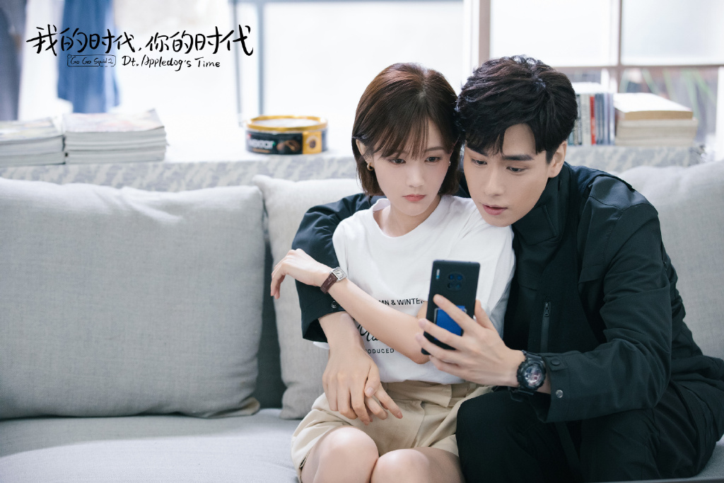 TOP 7 :我的时代你的时代 | 豆瓣 6.2分 虽然热度不比姐妹篇《亲爱的热爱的》,但《我的时代你的时代》总体而言完成度很是不错,胡一天和李一桐也塑造了很棒的CP感!俩人身高差、外型气质都很相衬,获赞很适合吴白艾情的人设。事业上强大控场的御姐范儿艾情,在面对爱情时依然有着小女生的害羞软萌;高冷学霸吴白在暗恋的女神面前秒变小奶狗,妥妥的恋爱反差萌犬系BOY~ 而且重点是,《我的时代你的时代》大结局也不忘给粉丝剧迷们圆梦,找回李现杨紫客串上演GUN神和小鱿鱼大婚现场,这波操作真的太有诚意啦 ❤️