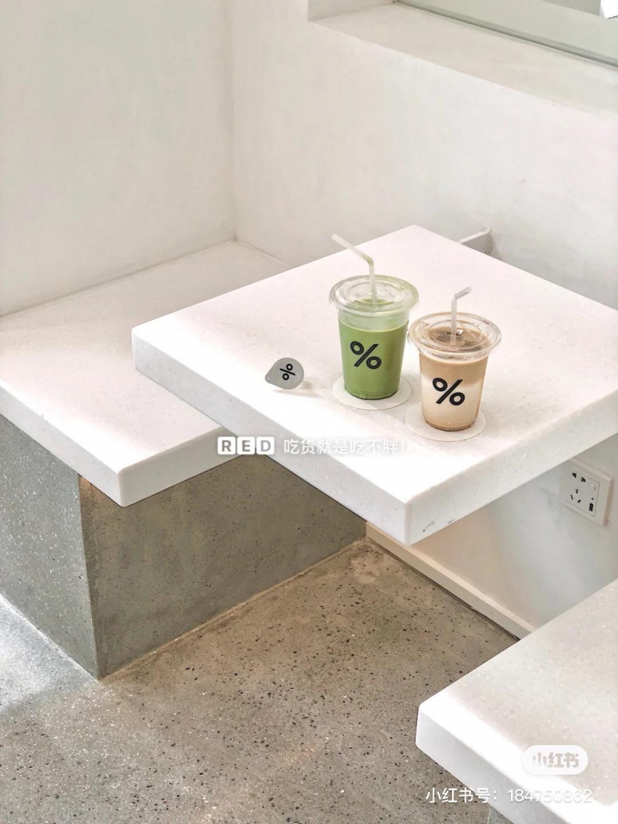 小红书不少博主分享过世界各地%ARABICA探店打卡美照拍法,装潢简约的空间搭配质感满满的素净风杯具,分分钟“一拍出大片”!Girls不妨一起先观摩学习一番,静心等候KL分店开业手刀打卡去~ 【%ARABICA 咖啡静物拍法】