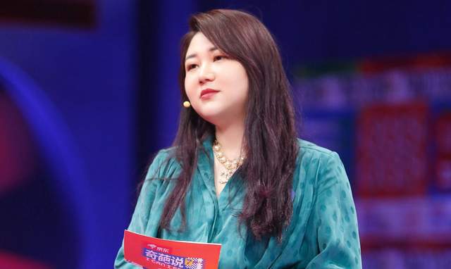 10、职场不是偶像剧,职场没有霸道总裁爱上你。把时间花在自己身上,才能让自己告诉成长。- 杨天真 11、致职场新人:理解公司文化,知道这家公司最在意什么、不能容忍什么;正确理解老板的指令,反复确认你的工作任务,不要做无用功;主动汇报工作进度,不要老板问你一句你答一句;复盘工作结果,不要害怕犯错,但是不要白犯错。- 杨天真