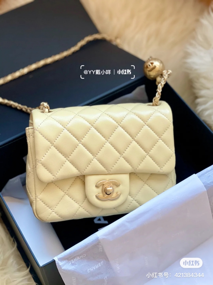 # Chanel 小金球翻盖方包