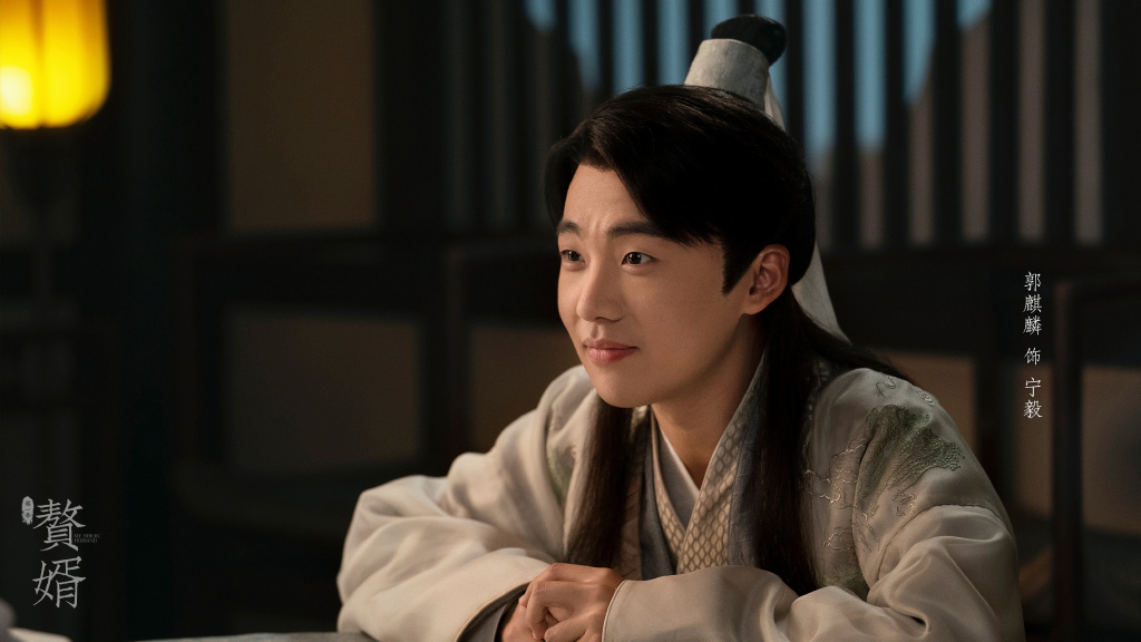 TOP 6 :赘婿 | 豆瓣 6.6分 《赘婿》讲述了入赘到苏氏布商家的赘婿宁毅,助力妻子苏檀儿搞事业玩转武朝商界,最终成为江宁首富的故事。机智过人的宁毅面对家事国事天下事勇往直前,从无人在意的小小赘婿成长为真正为天下立心、为生民立命,顺应时代也改变时代的大人物。 暖萌聪颖男主和不是傻白甜的出色女主一起搞事业,编觉得郭麒麟和宋轶剧中CP感莫名超强!而且故事情节中具备了好嗑的感情线,也有爽剧必备的主角成长线、实力开挂、反套路、轻喜剧笑点;整体来说是很值得入坑的一部开年好剧呢~