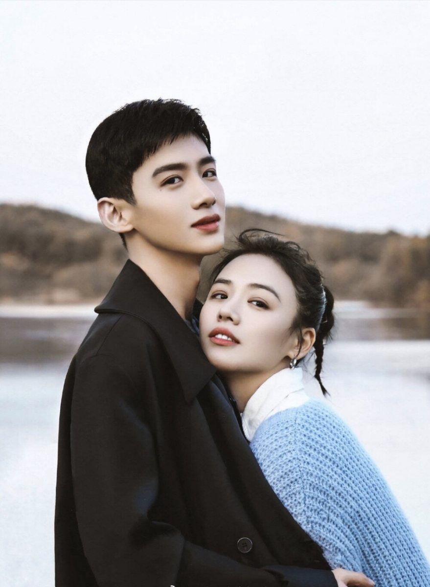 「其实我还有一个小抄，本来是想读给你听的...我现在突然发现，我都可以把它背下来。米佧，冒号，我想郑重而热烈地邀请你，我知道我不完美，但我愿意为你成为一座固若金汤的城池，任风雨呼啸，我也要为你撑起一片晴空万里；我想让你在阳光下、花草中，无忧无虑地幸福着。如果你也有一点喜欢我，能不能答应我，为我坚强一次？」