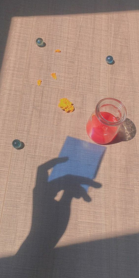 「我们总是喜欢拿『顺其自然』来敷衍人生道路上的荆棘坎坷,却很少承认...真正的顺其自然其实是竭尽所能之后的不强求,而非两手一摊的不作为。」