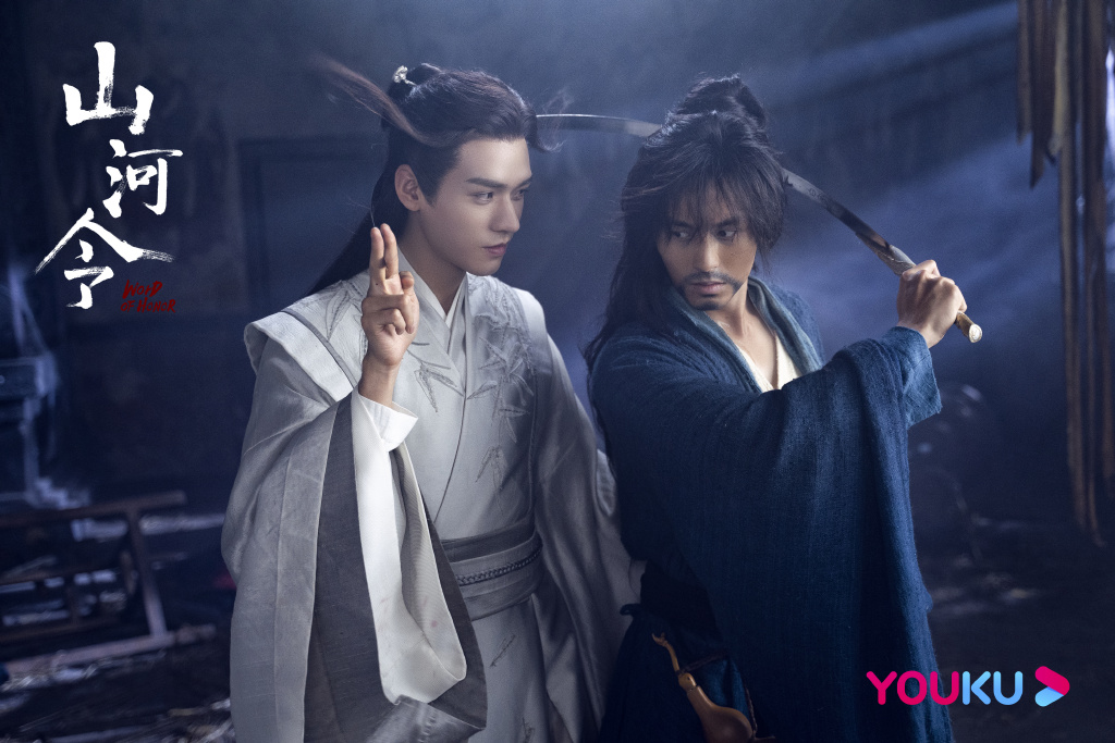 《山河令》改编自小说《天涯客》,从一开始确认开拍便掀起原著粉和耽改剧迷热议;双男主一度被吐槽没CP感、预告内容剪得特别凌乱,加上耽改剧为了顺利过审一般会大幅修改主线人物的感情线,所以《山河令》初期并不受看好。但正式开播后...「真香」了!