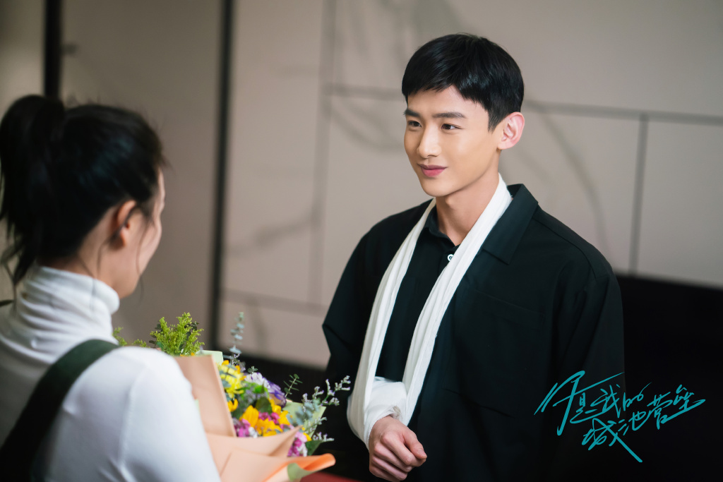 一句句千纸鹤中朴实无华但真实感动的告白，让不少在线被撩爆的观众粉丝们狂呼：「直男式情话一旦甜起来，比花里胡哨的告白还要人命（笑）」、「帅气身材棒还细心又温柔，求求老天爷赐我一个邢克垒吧 ?」、「为卡壳夫妇绝美爱情哭泣的一天～」。 超上头预警！马上来给大家盘点出3月男友邢克垒直男式高甜告白情话，强烈推荐还没开始追剧的Girls入坑啊～