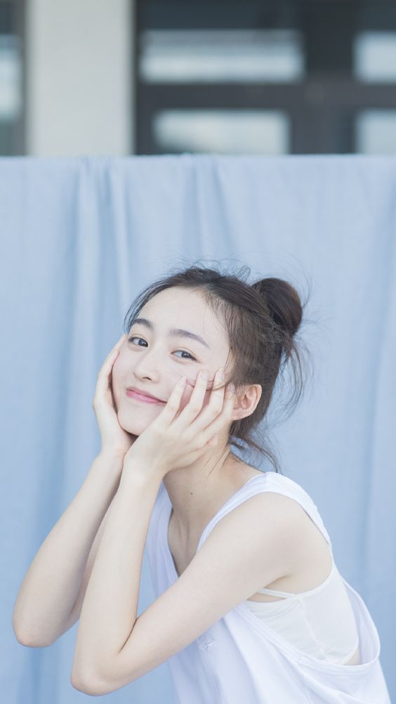 近年「原液」可说是护肤界大势,主打不含多余辅料添加,提供肌肤高效至纯保养。究竟原液和精华液、安瓶精华有什么区别?如何使用原液才能达到最好的护肤效果呢?跟着美编脚步一起深入浅出了解原液,带你一篇看懂正确用法、原液保养秘诀,以及好用原液推荐