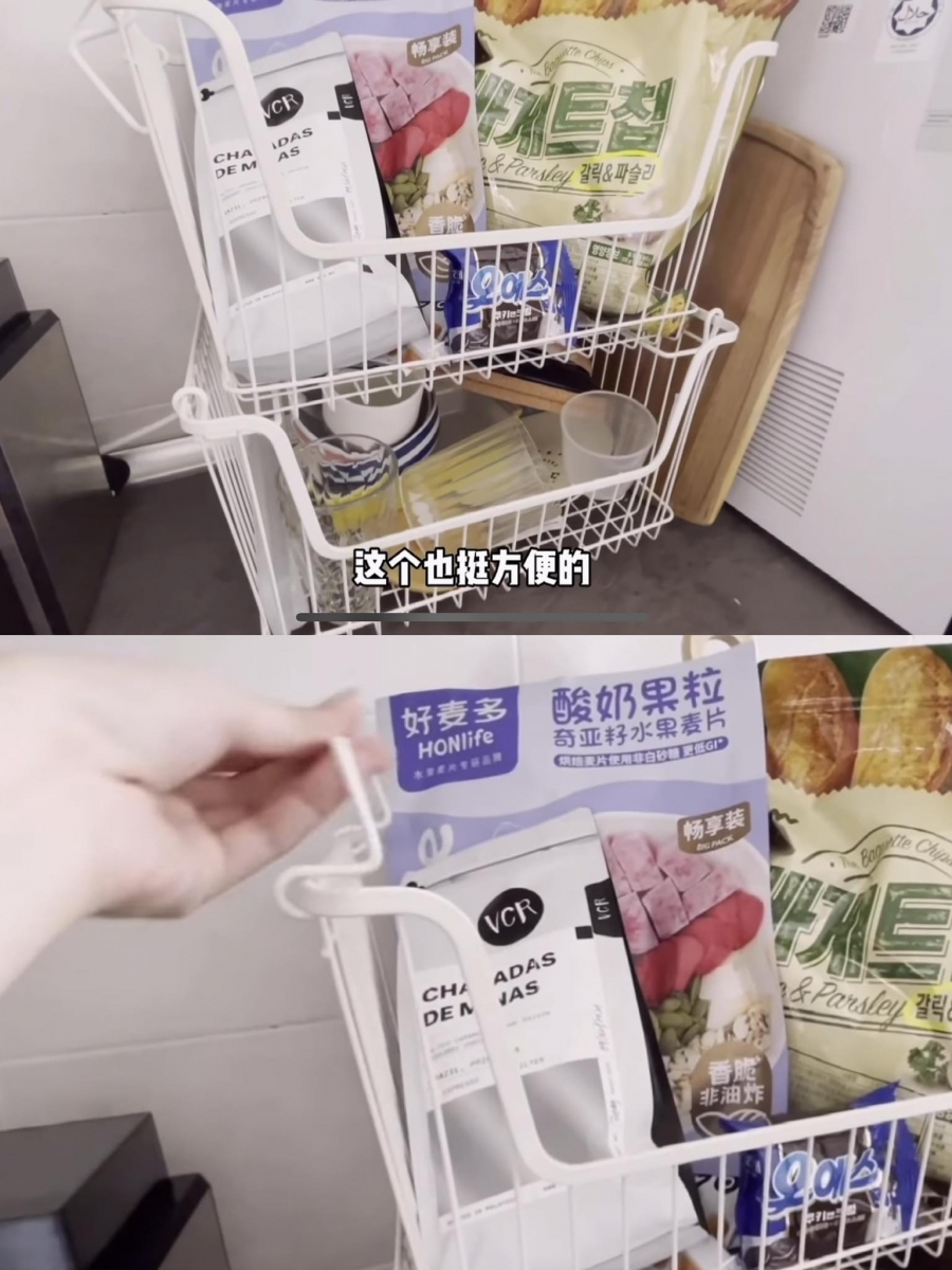 MRDIY必买:可叠放收纳篮 把手上有个贴心小设计,往内放即可作为小托继续往上叠放同款收纳篮。有比较多都东西需要收纳的话可以一次多买几个~