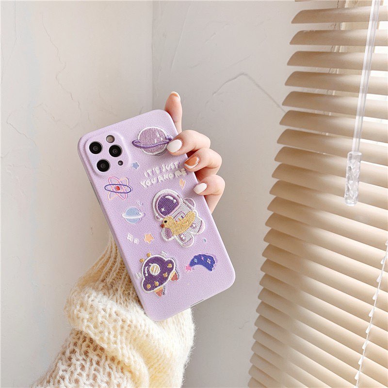 刺绣风可爱宇航员手机壳(RM12.96)>>>【点击查看Shopee购买链接】