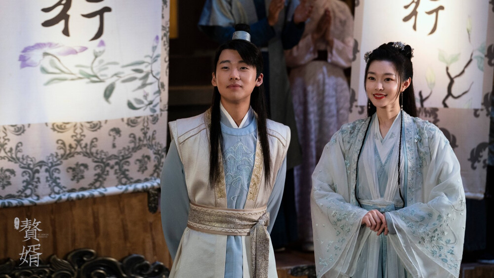 TOP 8 :赘婿 | 全网热度指数 63.8 《庆余年》主创团队打造的《赘婿》剧情节奏、演员对角色的塑造都很不错,是开年播出后掀起颇高热度的一部必追好剧! 剧中郭麒麟饰演的「赘婿」宁毅从现代商业奇才穿越回到古代武朝入赘苏府,和长房苏伯庸独生女苏檀儿成婚。夫妇二人「先婚后爱」,一起玩转商界称为江宁首富,宁毅也从一名小小赘婿成长为真正为天下立心、为生民立命,改变时代的大人物。