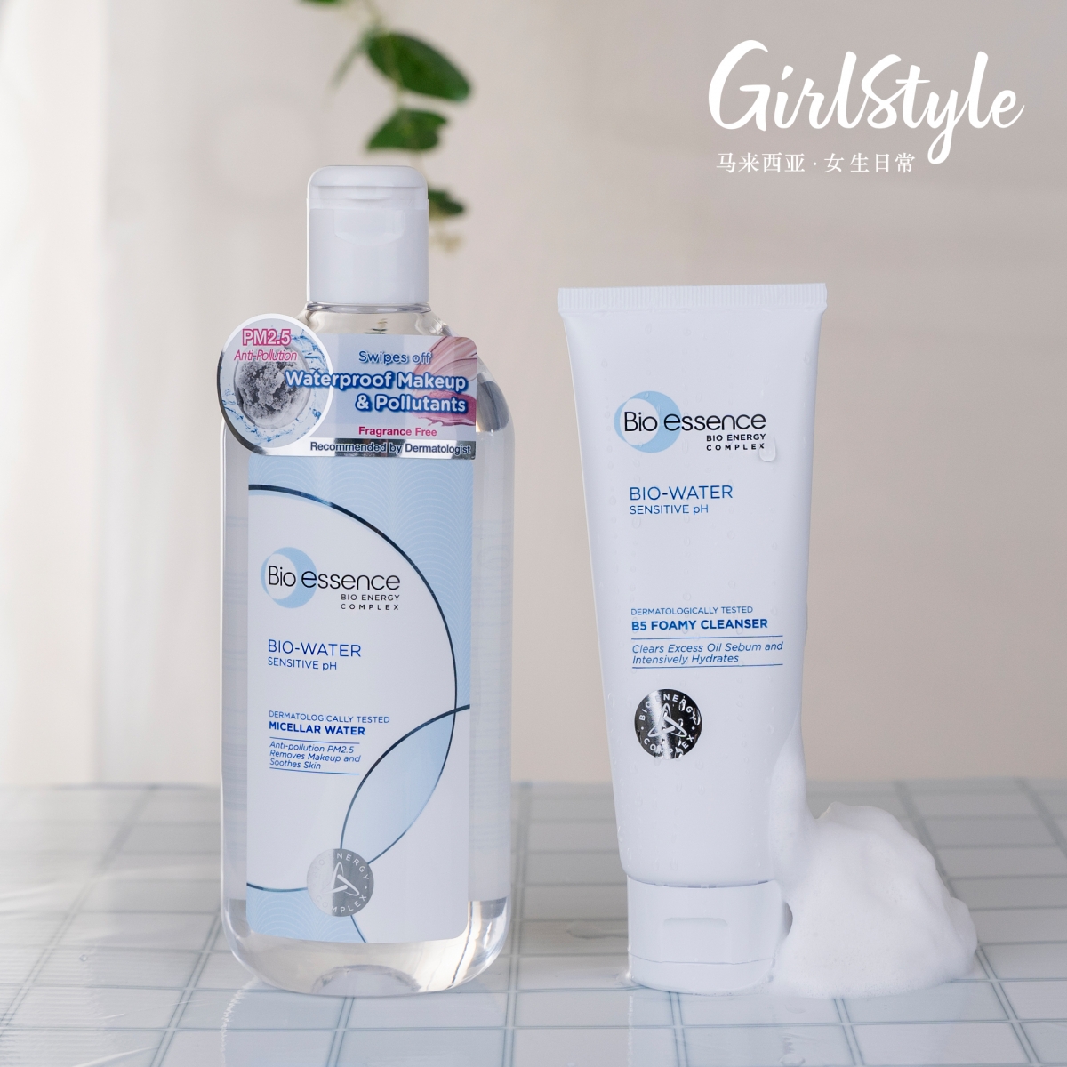 让全新Bio-essence Bio-Water升级水感舒缓系列和萌萌LINE FRIENDS陪你养成「美肌5部曲」,全新升级添加丰富Vitamin B5和破尿酸,让肌肤收获深层保湿+舒缓,修复角质层和受损屏障;以此唤回稳定健康状态,自然养成梦寐以求的水透亮嫩滑肌肤! 「美肌5部曲」之一:Bio-Water Micellar Water 无油卸妆水 + Bio-Water B5 Foamy Cleanser 洁面霜