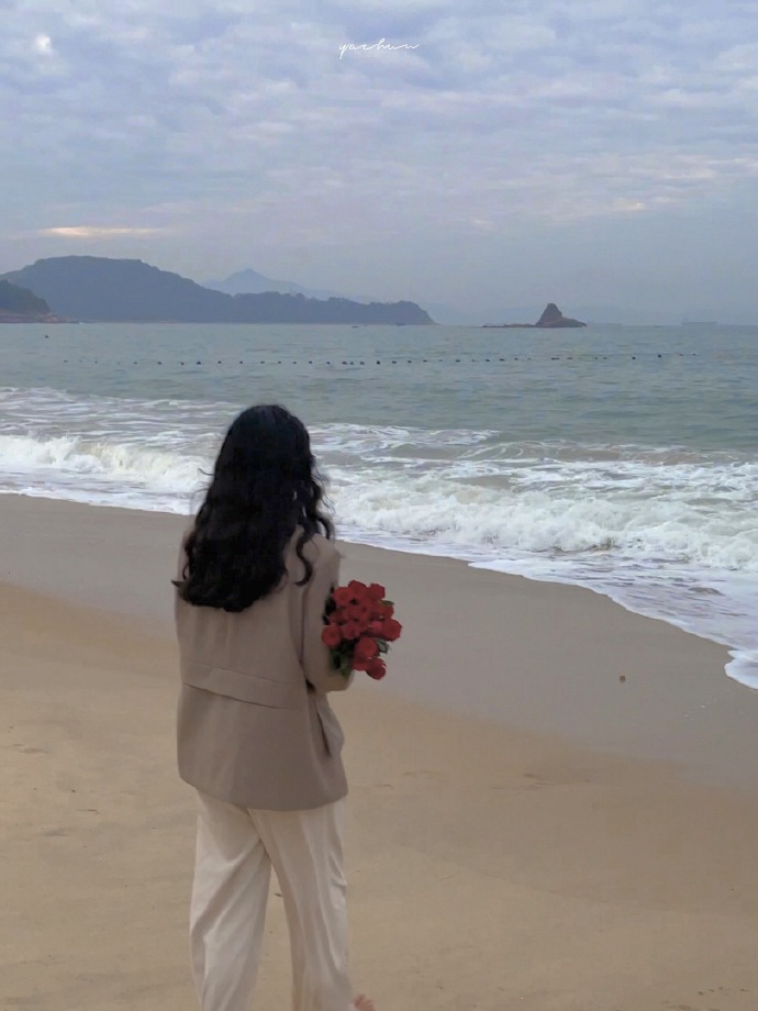 「你最美的样子，不是花枝招展，而是靠自己拥有了不错的生活之后，依然努力的样子。」