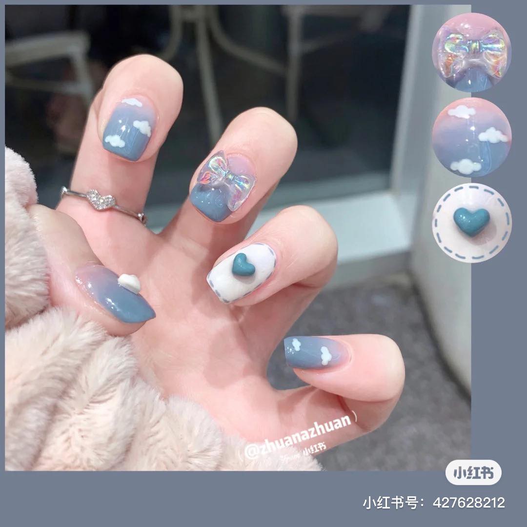 # 3 对立体点缀元素情有独钟的Girls可以考虑这样的款式!立体小爱心、蝴蝶结超萌,还有手绘云朵搭配蓝x透明色渐变底色,好Q~