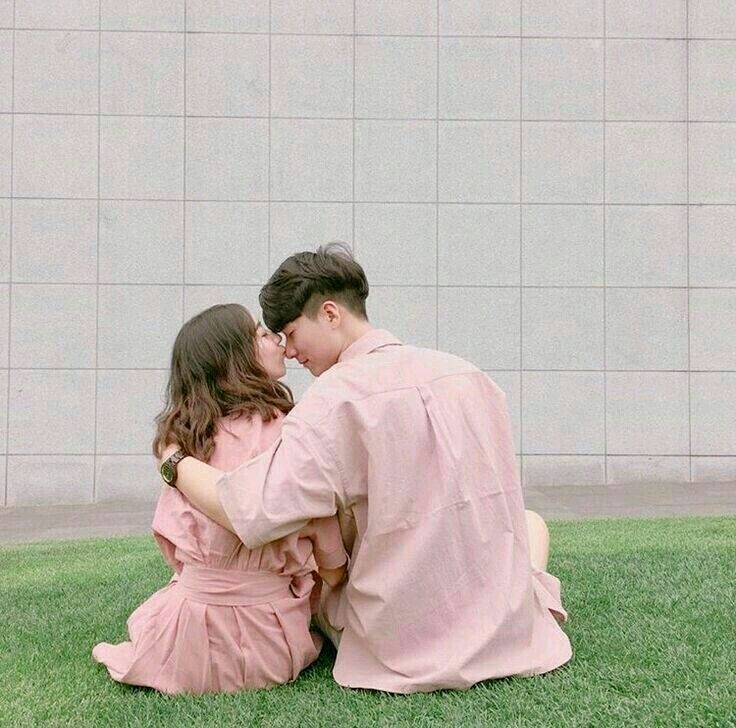 Tips 4 :「制造期待感」 可以找个机会让对方帮你做抉择,比如「这几件衣服你觉得哪一款更适合我?」这时候如果他有在认真帮你的话,脑海中便会脑补你穿上这几件衣服的画面,同时你也可以根据他的选择了解到他喜欢女生什么类型的穿搭打扮。 等他选择好后回复他说:「好!那下次见面的时候,让你看看你的眼光准不准」从这一刻起直到你们正式见面的那天,自然而然把他对你的期待值拉满,保证撩得他心痒痒~