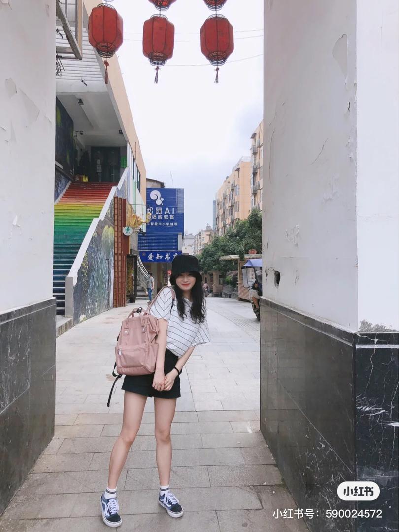 柔嫩粉双肩包 28