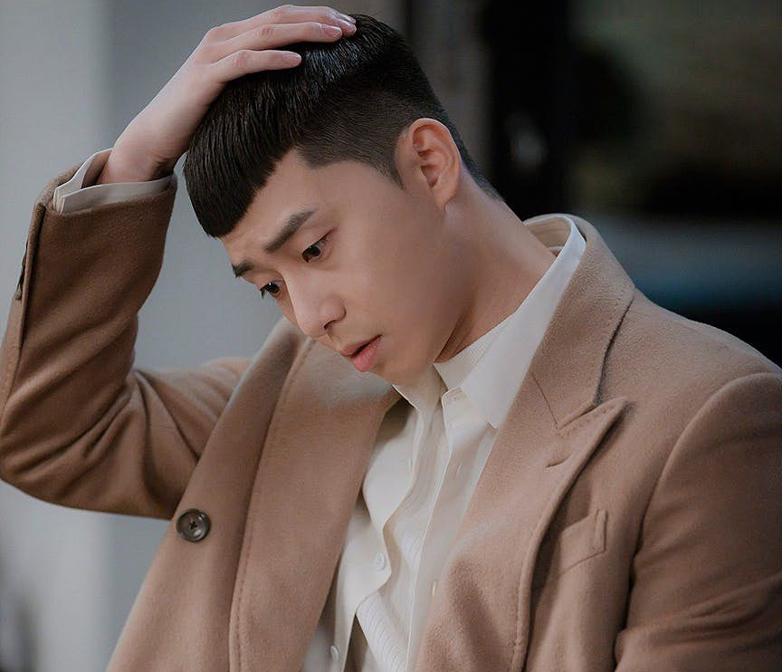 该名男网民分享的原文中写道:「昨天我和我女朋友分手了,原因是我现在27岁,工作那么多年,却只买得起MyVi,存款只有RM25K。女朋友说嫁给我要有婚礼、彩礼RM15K、房子RM200K以上。我觉得她的要求是应该的,当她问我为什么只是这点存款、钱都去哪里了,我都没办法回答她」。