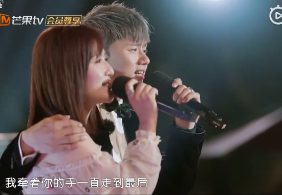《明天过后》MV首次找来谢娜出演: 「爱上一个人不问明天过后,山明和水秀不比你有看头,牵着你的手一直走到最后」