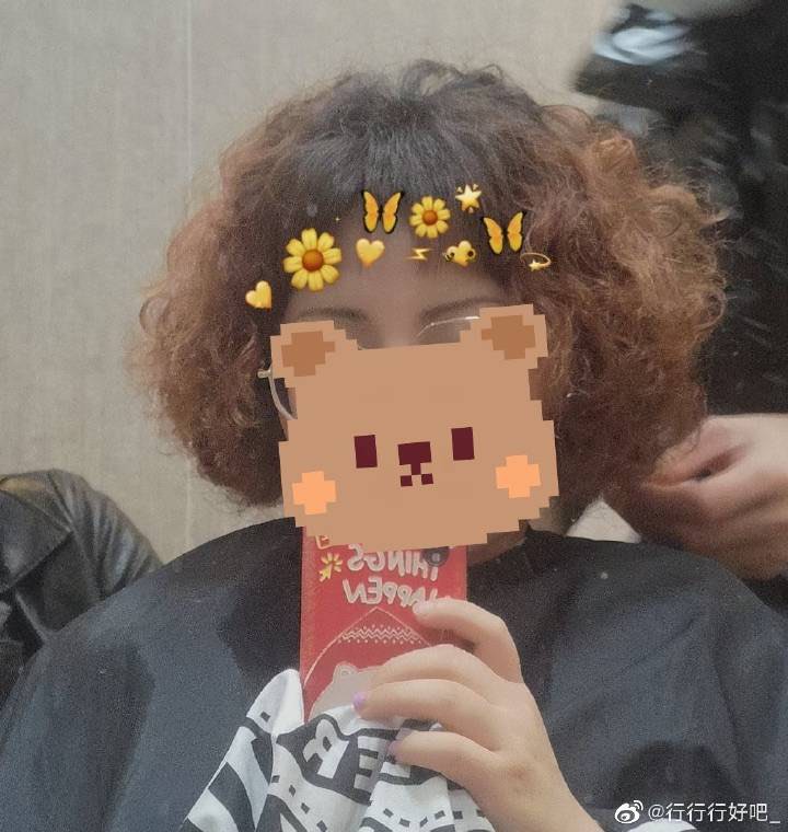 发色方面也和卷发效果好看程度有一定关联性，建议可以和技术好、信得过的Tony老师详细讨论，让整体造型风格更具和谐度。