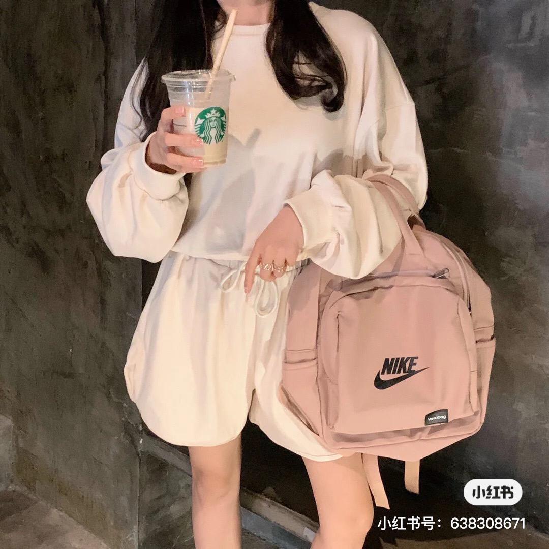 柔嫩粉双肩包 18