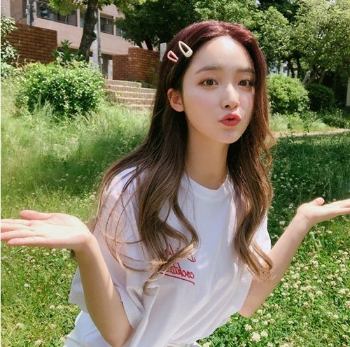 ✨ 由内而外变身偷心女神秘诀 2 ： 想当质感Girl必须学懂用「香」 香味是女生的魅力加分项，在于私密肌而言当然也不例外。妹妹的异味主要源于代谢分泌物，平时不做好卫生保养容易有杂菌繁殖造成异味，自己闻了都觉得超尴尬，更何况是在「​​重要时候」被近距离的他闻到，超闹心～ 女生们的好闺蜜HH了解「香」对大家和妹妹的重要性，所以特别研发了汇聚保养与香香效果的私密保养系列，利用天然成份呵护私密肌；从抗菌防护做起，阻挡妹妹飘散出异味的源头，当个真正的「高级香」女孩！