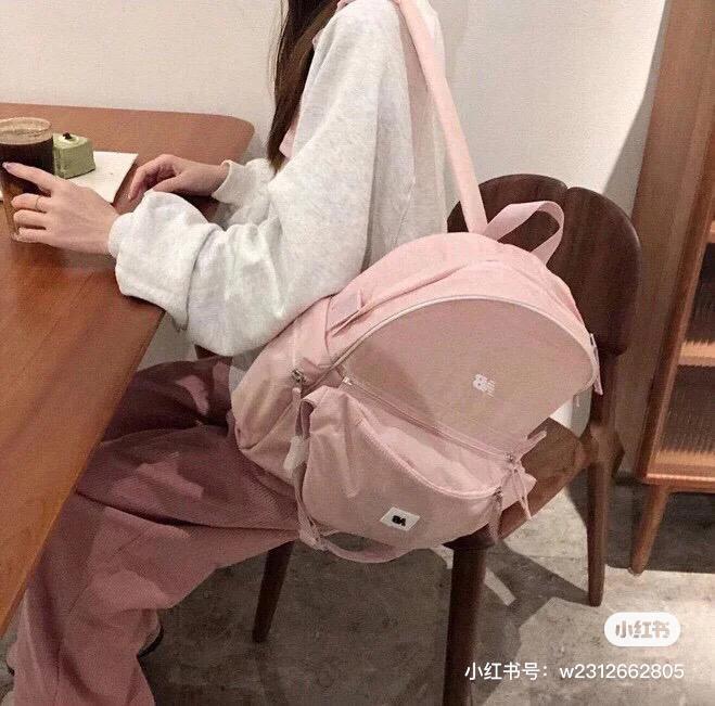 柔嫩粉双肩包 21