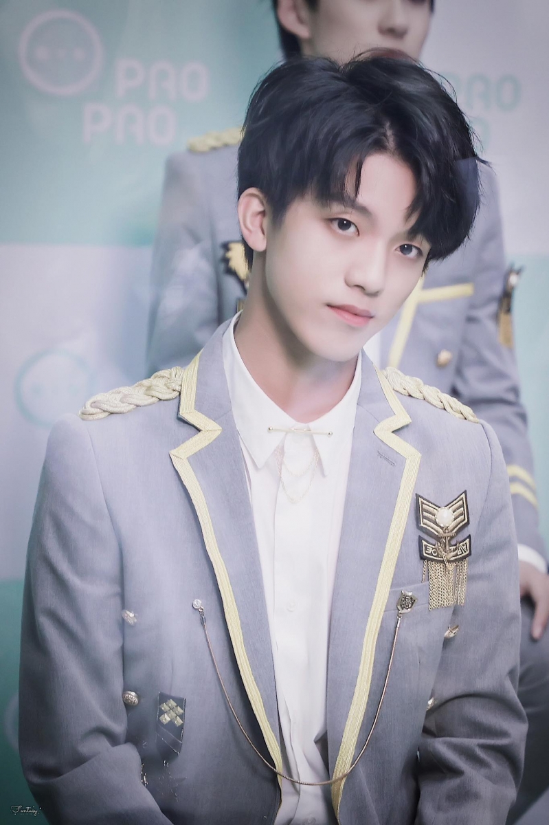 # 孙亦航 TF家族出身的孙亦航在几次公演中都展现了很强的表演实力,特别是超流畅的舞蹈动作、几近完美的卡点让人十分惊艳!原本就有丰富舞台经验的他相信接下来也不会让粉丝们失望。迄今分集排名表现都很平稳位居前7、一度登上过第三名,以平均成绩看来成团出道在望!