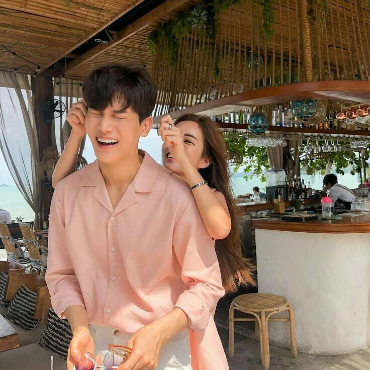 如果有喜欢的对象的话,主动开撩、踏出暧昧第一步并不丢脸!无论男生女生都有追求自己喜欢的人的权利啊 ❤️ 但展开暧昧关系前一定要再三确认对方是否已有另一半,切勿不小心插足了别人的感情、莫名被冠上「绿茶」头衔哦!