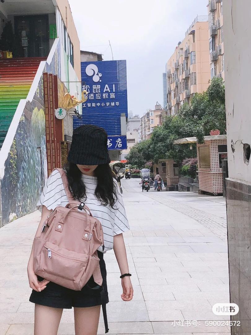 柔嫩粉双肩包 26