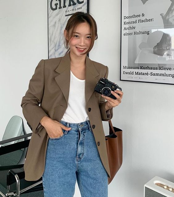 为什么别人穿基础单品都能穿出好衣品feel，自己穿上身却零时髦感、路人感十足？下面马上来给微胖女生、矮小身型女生分享摆脱路人感的5大穿搭TIPS，心机显高显瘦～