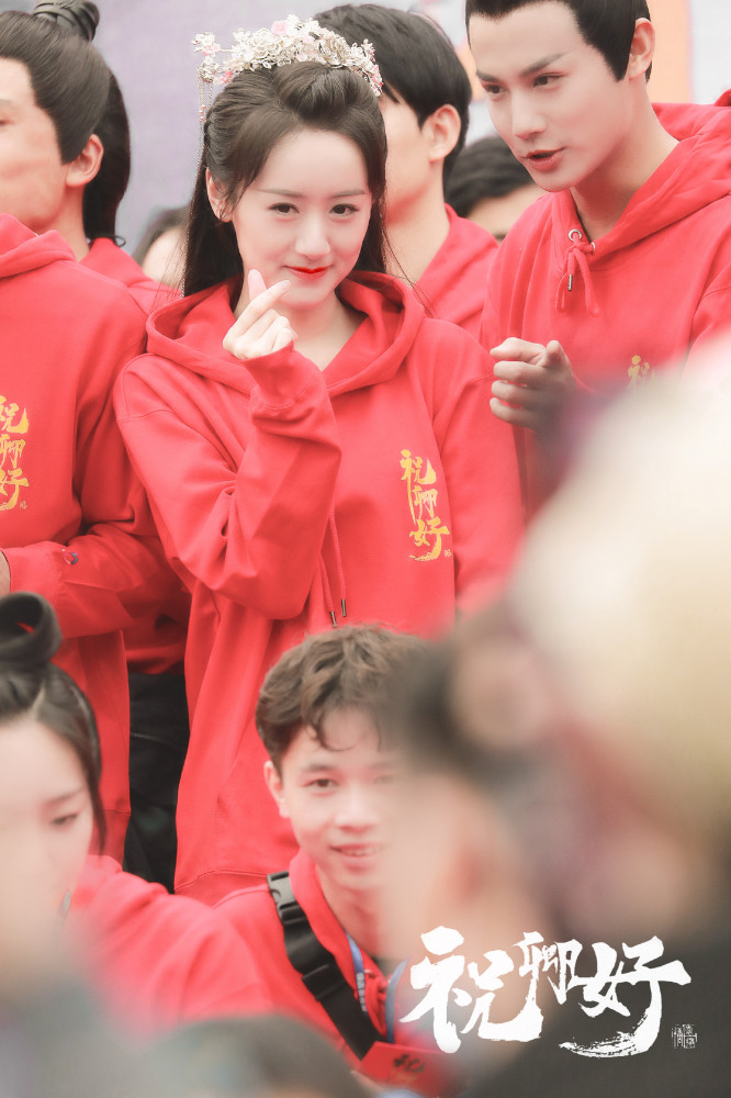 郑业成、袁冰妍《祝卿好》(已官宣) 新晋古装男、女神强强联手!郑业成和袁冰妍领衔主演的古装剧《祝卿好》已经开机,故事改编自小说《我的锦衣卫大人》,讲述刁蛮霸道的乐郡主「刘泠」,偶遇武功高强为人冷峻的金麟卫「沈宴」后,美女倒追闷骚美男的甜宠故事~