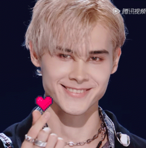 网民粉丝们大赞利路修思维逻辑清晰,连续多天每天好几次登上热搜的他也被大赞“实红”、“顶流实锤”! 「利老师真的人间清醒,完全没有被眼前爆红的利益蒙蔽!不给自己的人生设限,就会有无限可能」、 「利路修是个鹅(腾讯)大厂都绑不住、浑身充满freedom气息的男人」、 「不愧是你利老师,这个思维逻辑清晰度,好牛~」 「利老师默默成为了这届创造营的最大赢家,从某种规则而言利路修输了比赛,但某种意义上来说,他已经赢得彻底 ?」