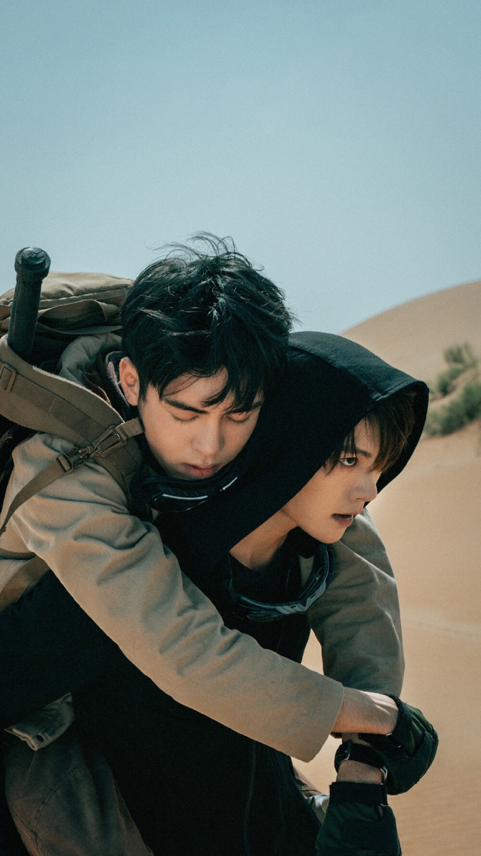 TOP 1 :《终极笔记》曾舜晞 肖宇梁「瓶邪CP」 本次票选超越大热门「忘羡/博君一肖CP」、「浪浪钉CP」的神仙搭档组合是他们 --《终极笔记》瓶邪/宇日俱曾CP!剧中俩人名场面不断,最经典一幕莫过于张起灵说:「我是一个没有过去和未来的人,如果在这个世界上消失,没有人会发现」,吴邪回应:「如果你消失了,至少我会发现…我是站在你这边的,其实你的问题早就是我的问题了!」,这即使不嗑男男CP,当作出生入死兄弟情来看也同样会为之动容啊~♡