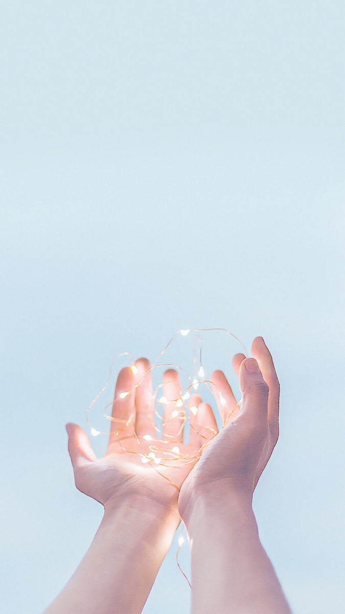 「你最美的样子，不是花枝招展，而是靠自己拥有了不错的生活之后，依然努力的样子。」