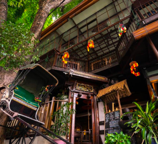 # Anggun Boutique Hotel & Spa 位于Bukit Bintang的Anggun Boutique Hotel & Spa,由两家1920年代就筑起的店屋改建而成,巧妙融合了马六甲古厝朴雅韵味以及现代风情。而且地点毗邻阿罗街小贩美食街,「Jalan Jalan Cari Makan」非常方便! 详情链接 : >>> 快来城市绿洲体验!<<< 地址 :Kuala Lumpur 9, Tengkat Tong Shin, Bukit Bintang, 50200 Kuala Lumpur