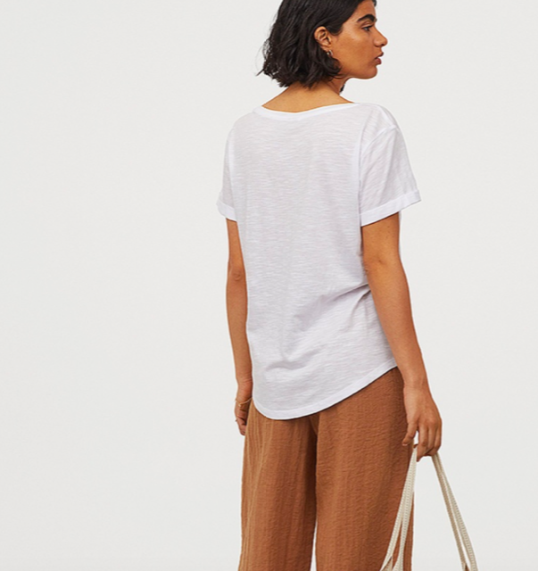 浅绿色清新风宽松卫衣 (RM54.95) >>> 点击查看购买详情 <<< 白色内搭T恤 (RM34.95) >>> 点击查看购买详情 <<< 简约刺绣图案卫衣 (RM34.95) >>> 点击查看购买详情 <<< 