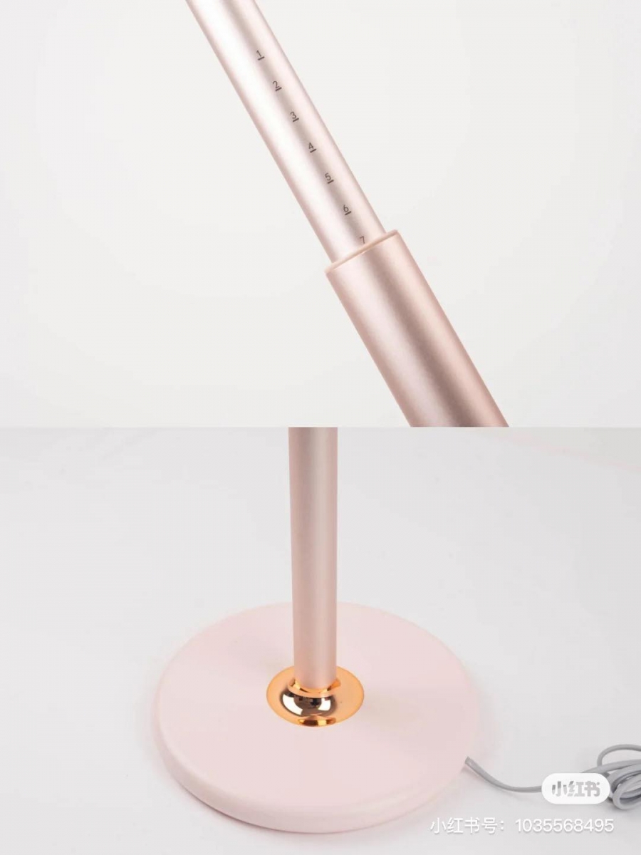 立式设计的吹风机由长圆柱形吹风筒+可伸缩调节高度的立杆组成;