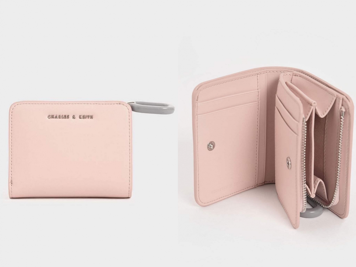# Charles & Keith Mini Top Zip Small Wallet 设计简约但巧妙添加了方形拉链童趣元素,让原本柔美樱粉色拉链短夹更显减龄可爱feel!(RM119.90) >>>【点击查看购买链接】