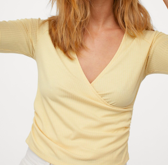 欧尼风衬衫（RM74.95）>>> 点击查看购买详情 <<< X型领口针织上衣（RM39.95）>>> 点击查看购买详情 <<< X型领口针织排扣上衣（RM39.95）>>> 点击查看购买详情 <<< 