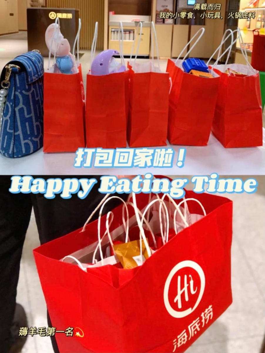 Q2 :马来西亚海底捞暗语,对服务员说这些就有机会拿到小礼物! 「小仙女来吃火锅了!」 可以拿到仙女棒小礼物,但有的海底捞分店只送有带小朋友前往的顾客,有的则需要说暗号+做拍照打卡任务。 「你的零食真好吃 / 你的西瓜好甜 / 你的豆花布丁真好吃呀!」一般都会成功活动零食、爆米花、西瓜和甜品哟! 「你们的锅底好好吃啊!」服务员会为你打包汤底,可以带回家煮面吃。 「你看我像小朋友吗?」随机送一款玩具。 「锅已捞净!」奖励把锅里食物吃干净的你一袋小零食。