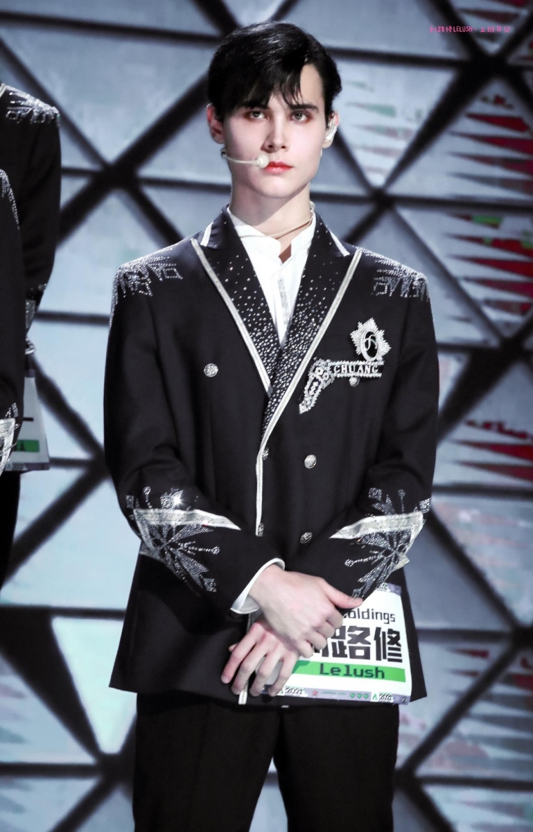 随着创造营2021圆满落幕,节目中「最奇葩的人间清醒BOY」利路修利老师终于实现不当男团的愿望,开心下班啦(笑)然而节目画下句点后的这几天利路修人气红不让、频频登上热搜榜,其中最逗的是...利路修惊传「失联了」!