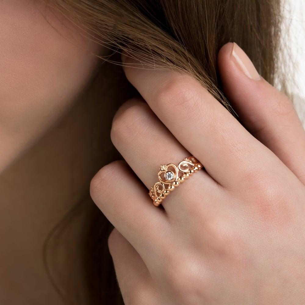 Pandora Rose Princess Tiara Crown Ring 公主冠冕戒指 14K镀玫瑰金Pandora Rose金属组合搭配新型冠冕设计,尽显甜美优雅气质。
