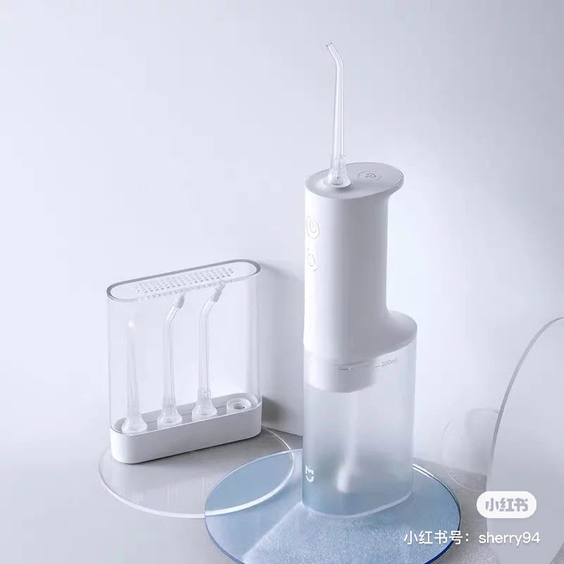 # 11 小米水牙线/冲牙器 小米员工大推的还有这款「水牙线/冲牙器」,一套配有4种不同刷头,可以按需求进行牙缝、舌苔、牙套缝隙、牙周清洁,日常维持口腔卫生的高CP值好帮手。(参考价格 RM)>>> 点击查看购买链接 <<<