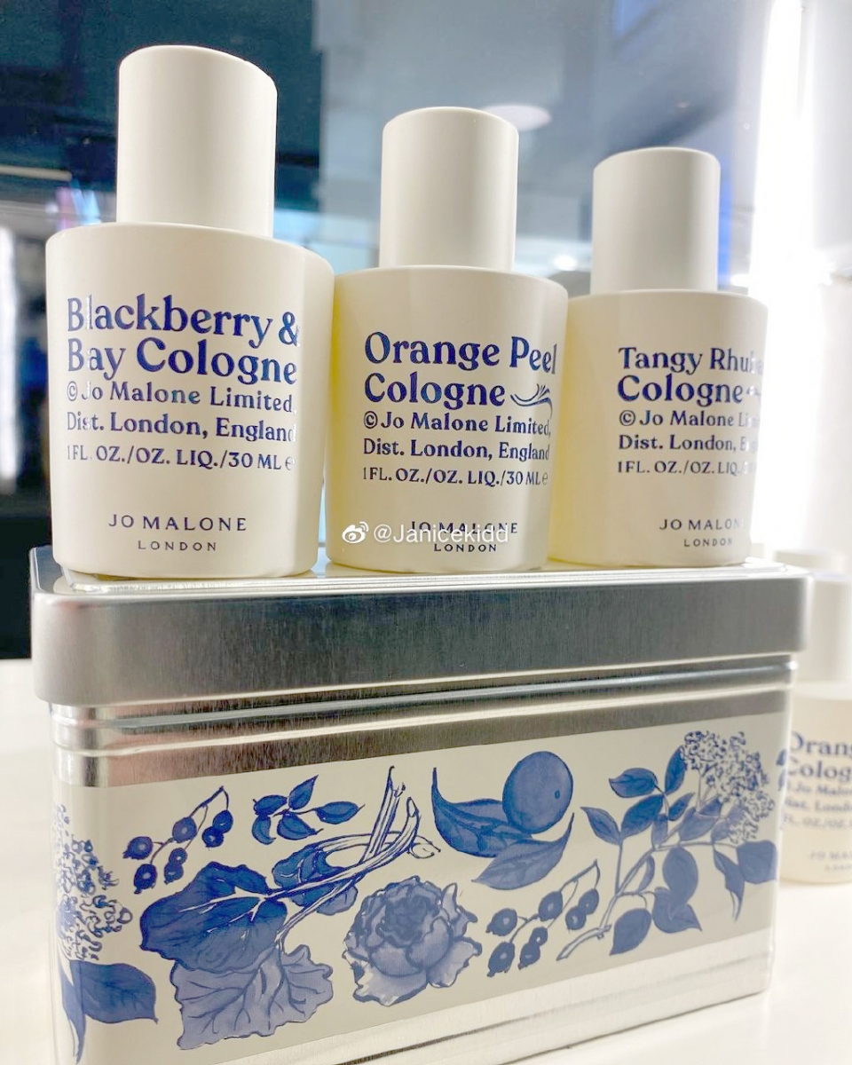 除了有博主图透的Blackberry & Bay Cologne、Orange Peel Cologne、Tangy Rhubarb Cologne，还会有Ederflower Cordial Cologne以及Rose Blush Cologne，调香基本都锁定在春夏必备的的花果香～真的很有「果酱」即视感呢！
