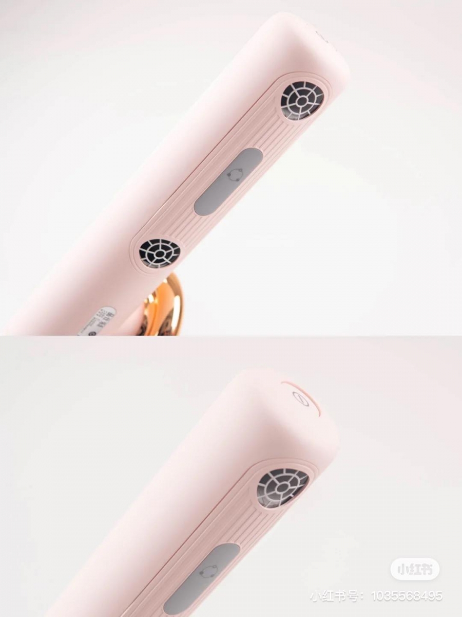 站立时吹风机有多档风温可以按照个人需求调节,吹风通风口处采用的是非常贴心的双出风模式,加上独特的AIR+技术,可以在头顶上形成立体式环绕风,出风均匀、覆盖面积广,吹干头发效率更高!