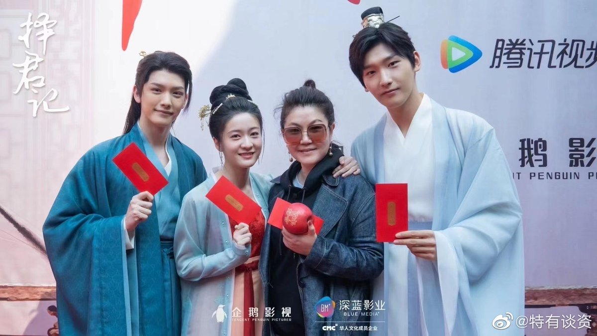 邢昭林、张雪迎《择君记》(已官宣) 甜宠剧男神邢昭林又有新作开机~此番他携手95后小花张雪迎出演古装剧《择君记》,讲述首富之女沈妙面容姣好家财万贯,然而两次出嫁都和离收场。就在她积极准备相亲之际,两位两位前夫却同时找上门来;三个人之间剪不断理还乱的爱恨情仇,在朝堂阴谋的笼罩下徐徐展开。