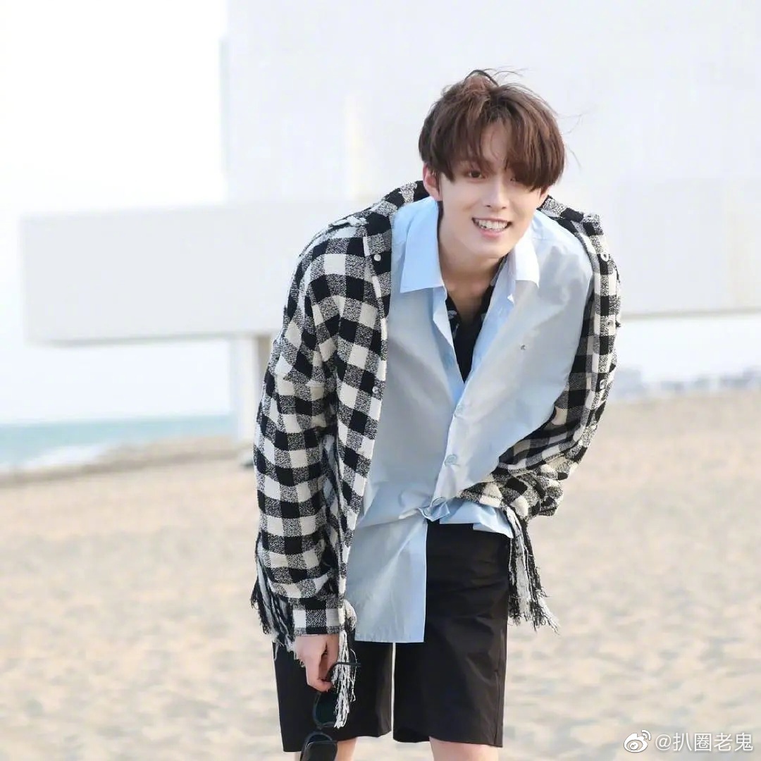 # 徐新驰更换微博名和头像,还成立了个人工作室! 徐新驰519这天完整更换了微博名字以及头像,日前也宣布成立个人工作室,相信接下来营业会越来越积极!粉丝们一起拭目以待吧~