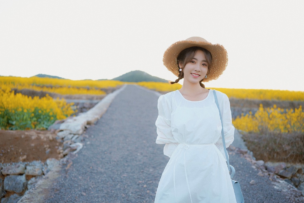 # 三餐「这样吃」快速瘦下来！ 邢菲曾分享自己在瘦身减肥最成功的时间段中，每天都会坚持只在午餐时吃含淀粉的主食，早餐和晚餐都以无淀粉轻食为主，并且每餐只吃5～7分饱。