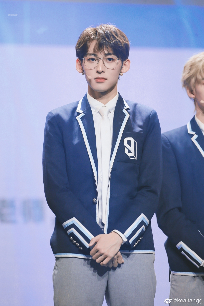 # 唐九洲、孙亦航上线!轮流新增微博关注 唐九洲除了更换了头像,昨晚也和孙亦航一样惊喜上线,被粉丝发现俩人轮流新增关注了许多青春有你3选手,以及青春有你3导师们;看来距离正式回归微博发文互动不远了!