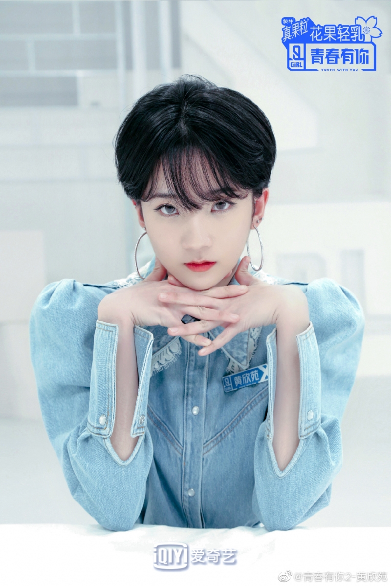 # 8 黄欣苑 《青春有你2》中的超强实力舞蹈担当、来自马来西亚的98年生小姐姐Yennis黄欣苑，同样是不少秀粉们心目中的「意难平」选手，明明实力不凡却止步第二次公布排名，实属可惜。但离开青你2后Yennis依旧活跃，除了去年推出了个人单曲，月前还在《上线吧！华彩少年》中收获第6名、“优秀少年代表”好成绩。期待Yennis今后有更多作品和观众见面！