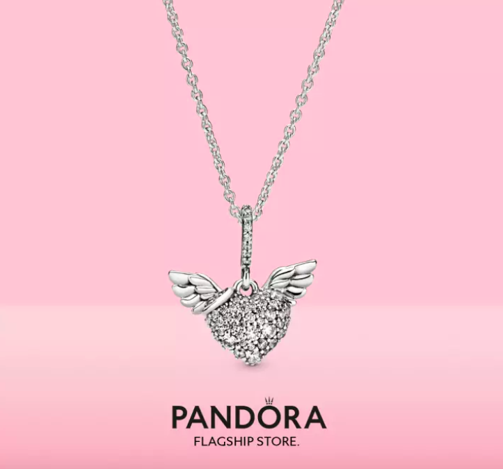 Pandora 天使翅膀+爱心项链 Pavé Heart and Angel Wings Necklace 闪亮亮的爱心吊坠+天使翅膀设计,仙气的同时又不失梦幻童趣感~是Pandora官方店铺的热销款之一呢!